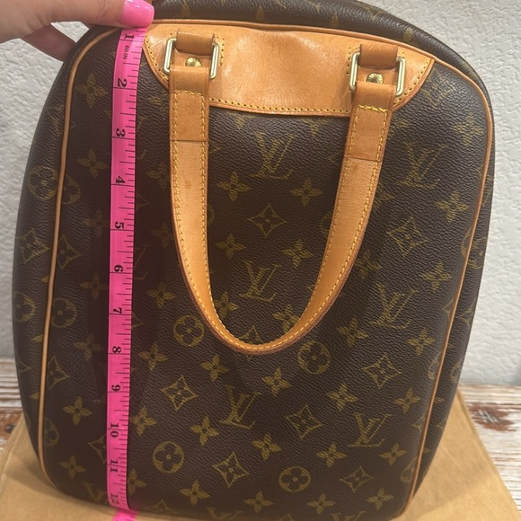 Louis Vuitton Excursion Bag - Picture 13 of 17